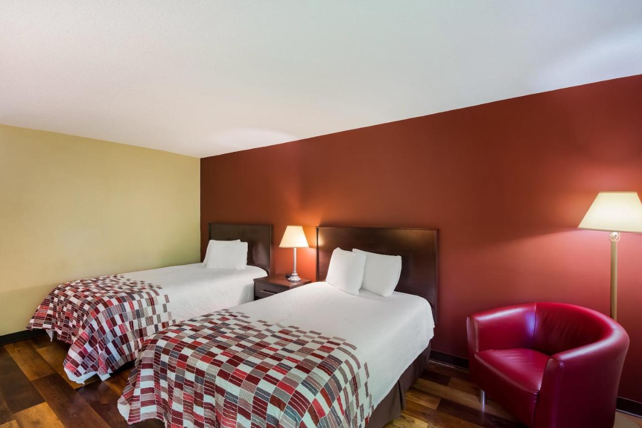 Red Roof Inn הנדרסונוויל מראה חיצוני תמונה