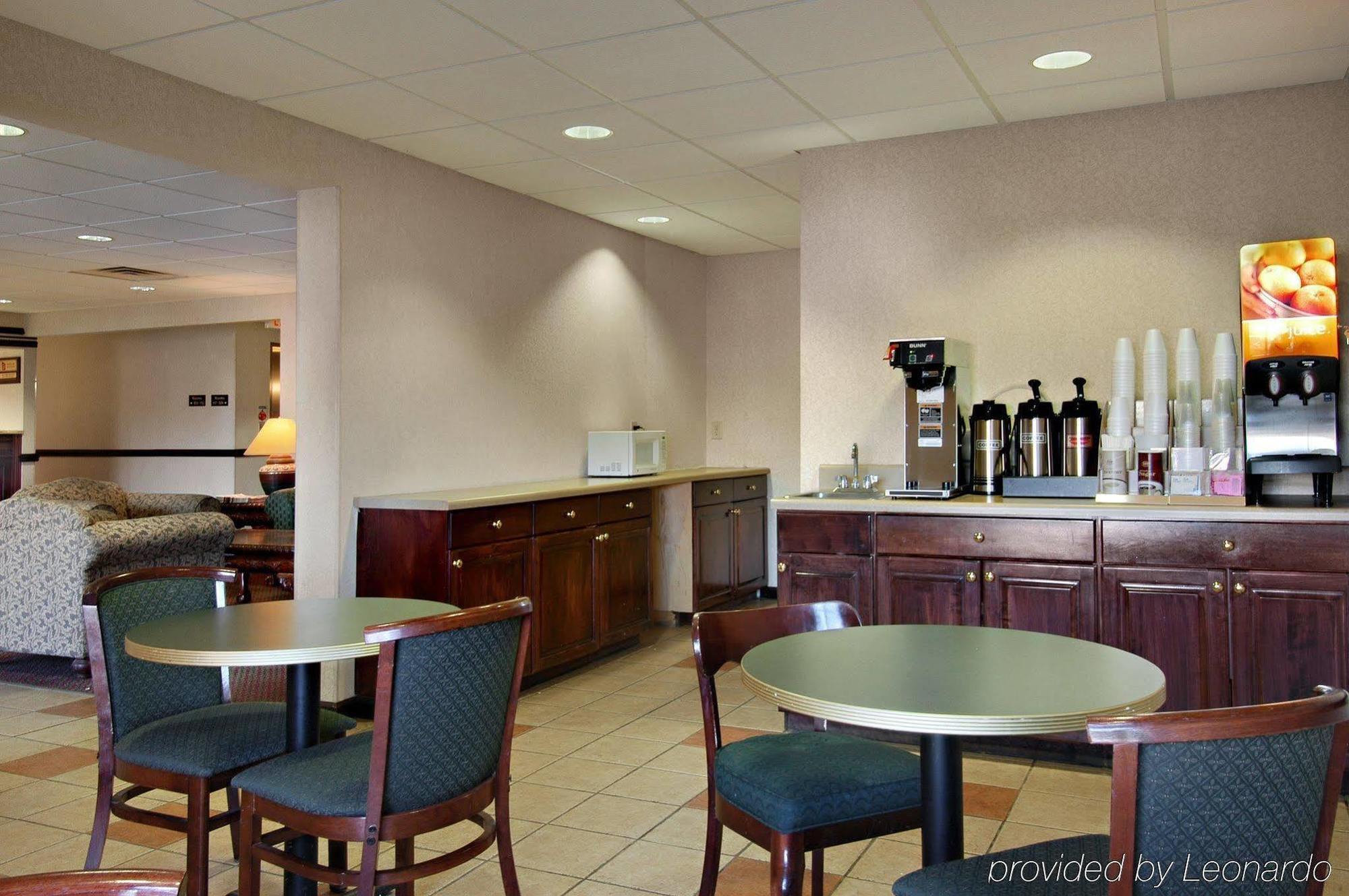 Red Roof Inn הנדרסונוויל מראה חיצוני תמונה